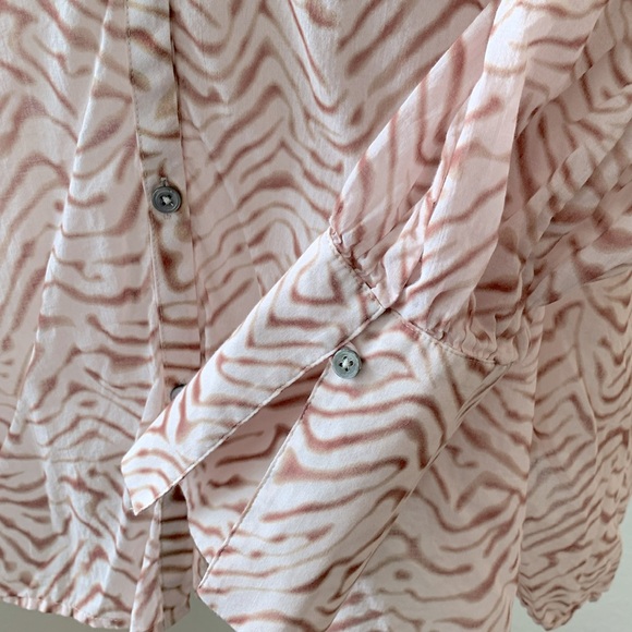 hana san sz 34 (XS US) Ivette blouse Nude animal print drama cuffs loose fit EUC - Picture 9 of 10